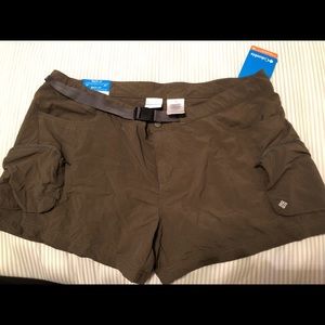 Columbia women’s cargo shorts